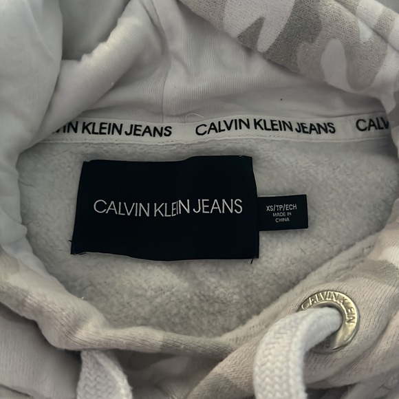 sweatshirt - Picture 3 of 3